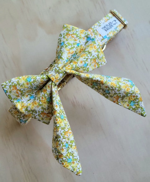 yellow and blue small florals with a vintage type look. dog collar shown with fancy girl dog bow (sold separately)