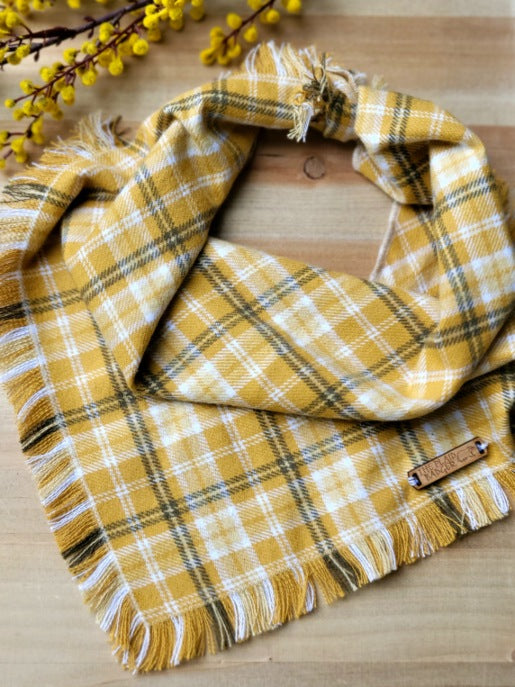 Muted yellow, and sage green plaid flannel bandana with  pops of white. Cozy, soft, and perfect for fall. Winter, spring, or even green bay packers fan. 