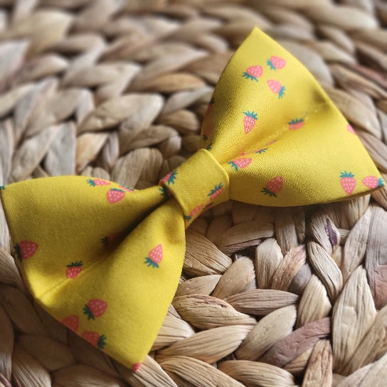Little Strawberries Bow Tie